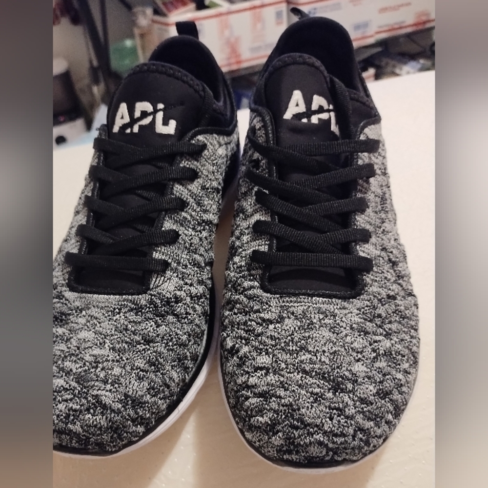 APL techloom phantom W.  Women's 8.5 (nwot)